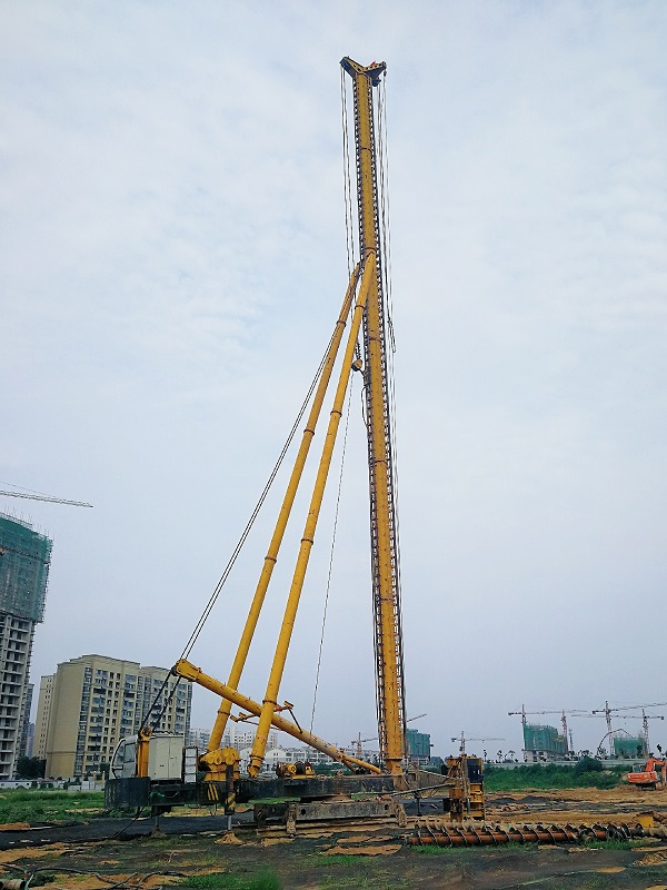 桩基施工现场(新).jpg 桩基施工现场(新).jpg