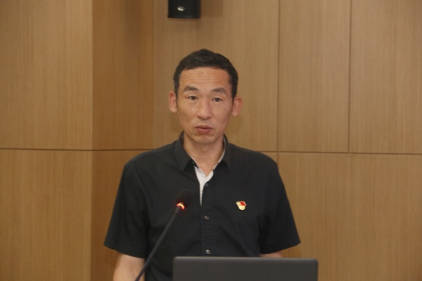 安博官方网站-安博anbo(中国)
监事会主席、党委副书记陈百斌宣读《关于表彰安博官方网站-安博anbo(中国)
先进基层党组织和优秀共产党员的决定》.jpg 安博官方网站-安博anbo(中国)
监事会主席、党委副书记陈百斌宣读《关于表彰安博官方网站-安博anbo(中国)
先进基层党组织和优秀共产党员的决定》.jpg
