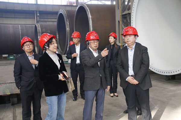 合肥工业大学党委副书记陈刚一行参观产业园区生产车间.jpg 合肥工业大学党委副书记陈刚一行参观产业园区生产车间.jpg