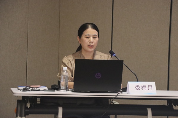 集团党委副书记、工会副主席娄梅月主讲《公司发展历程及安博官方网站》.jpg 集团党委副书记、工会副主席娄梅月主讲《公司发展历程及安博官方网站》.jpg